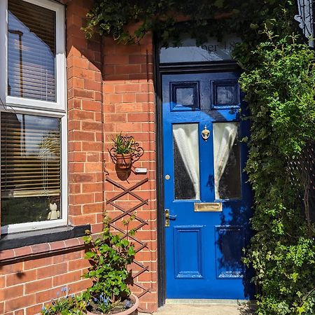 Number 18 Bed & Breakfast Whitby Bagian luar foto