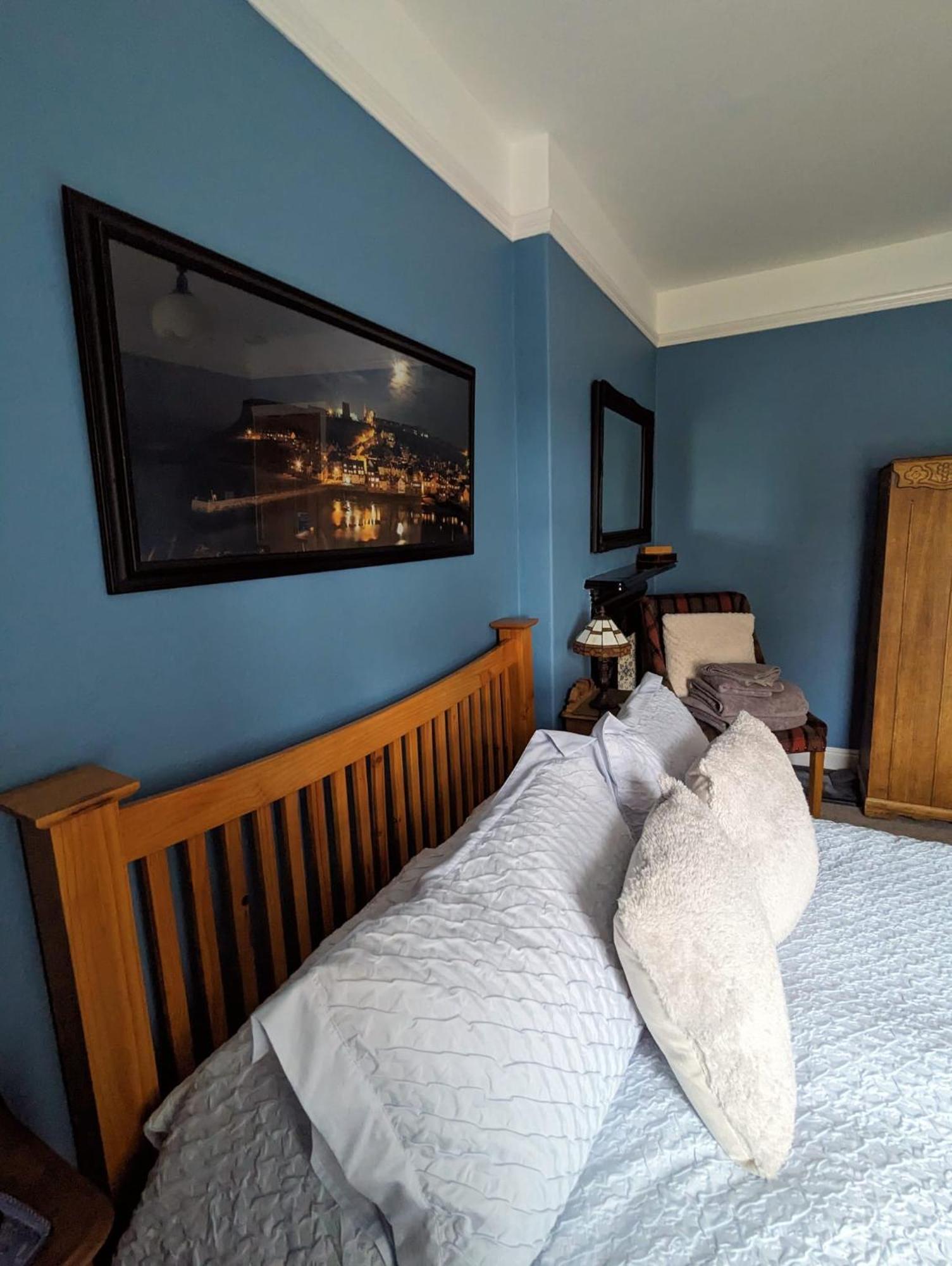 Number 18 Bed & Breakfast Whitby Bagian luar foto