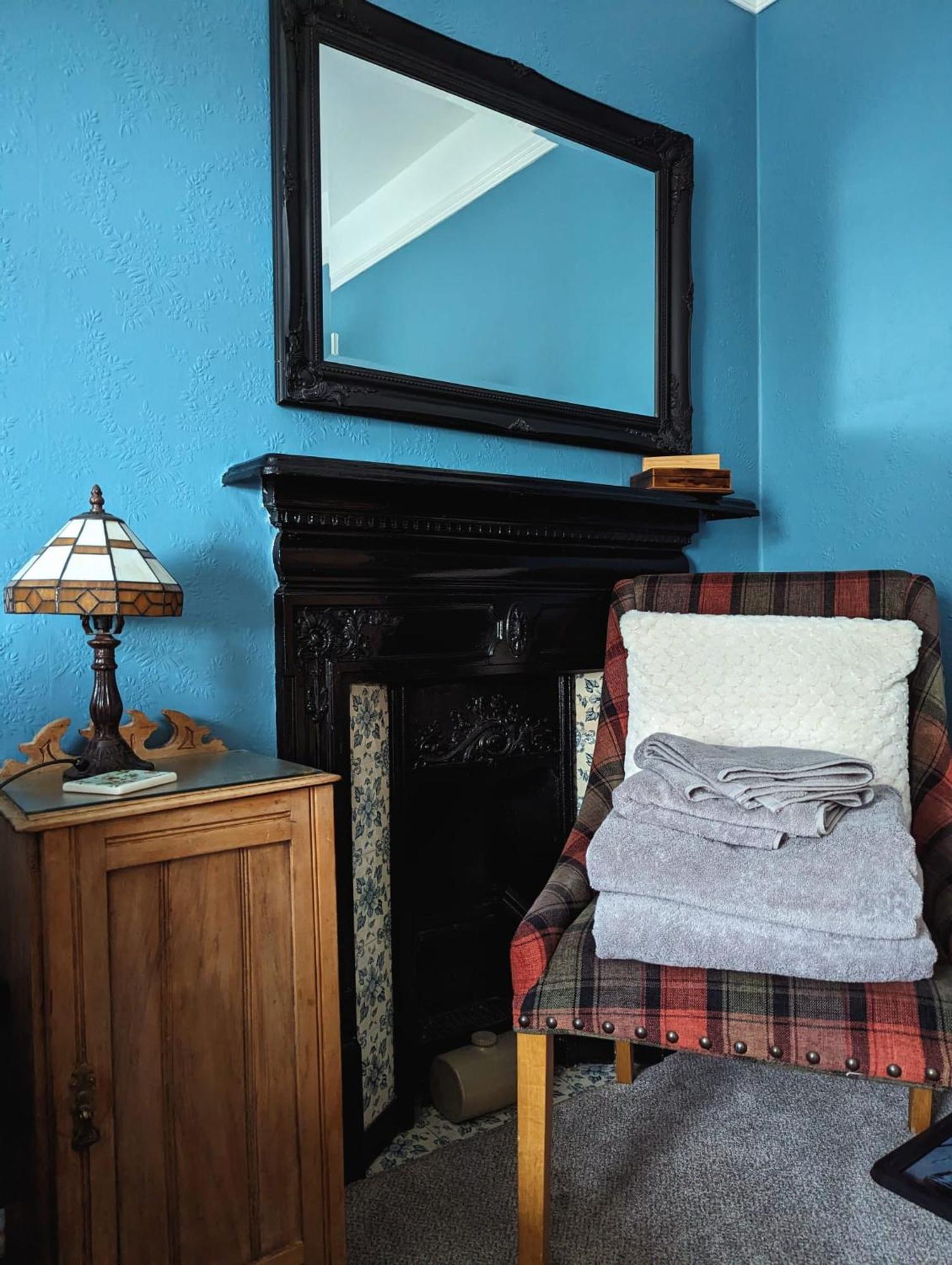 Number 18 Bed & Breakfast Whitby Bagian luar foto
