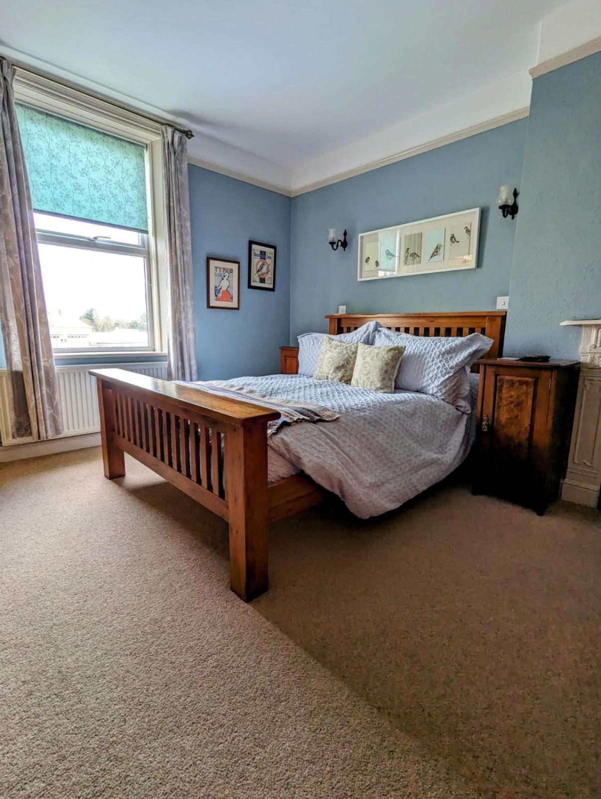 Number 18 Bed & Breakfast Whitby Bagian luar foto