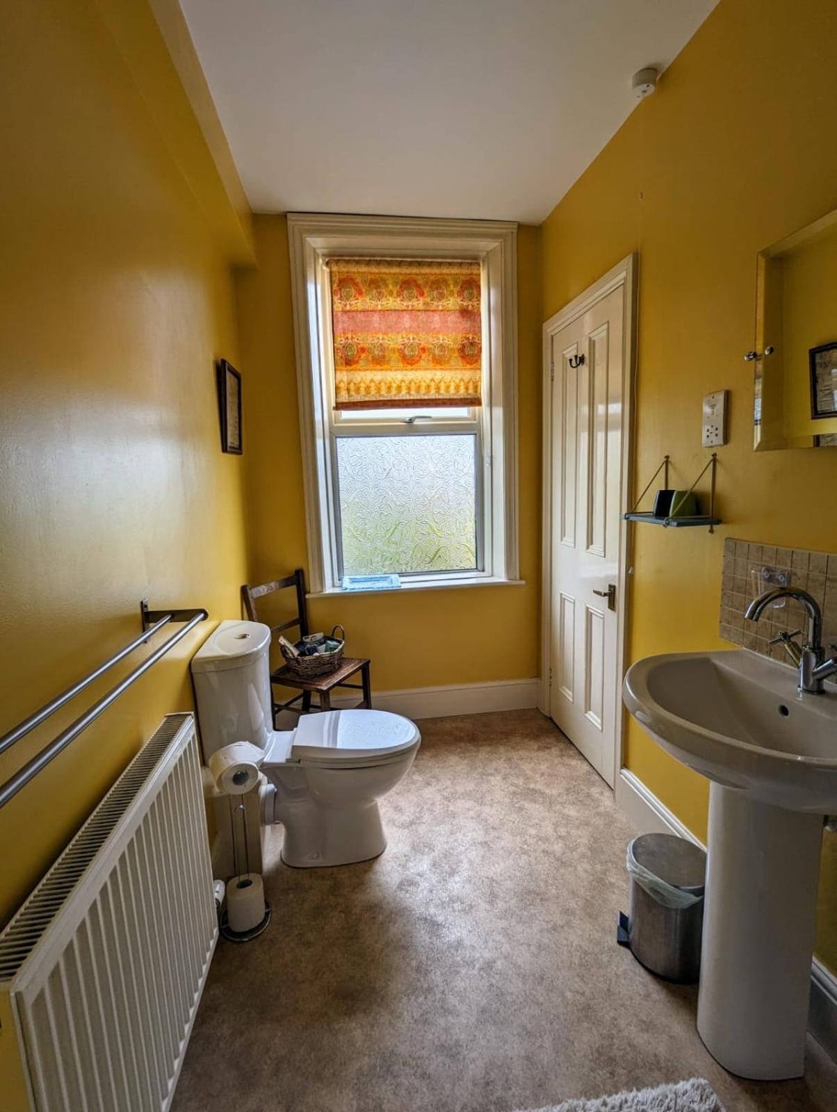 Number 18 Bed & Breakfast Whitby Bagian luar foto